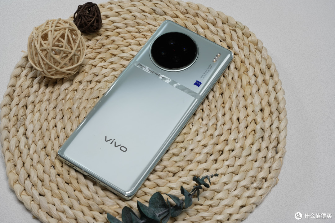 vivo 推出 X90s，满满的夏天味道
