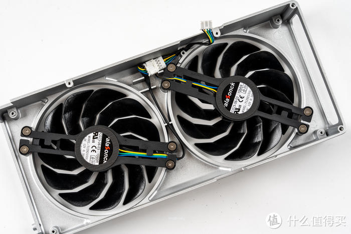 萌新甜点卡——影驰Geforce RTX 4060金属大师OC显卡开箱评测