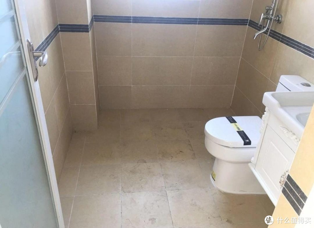 请同村的熟人装修95㎡新房,就这空荡荡的效果,真的值10万块?