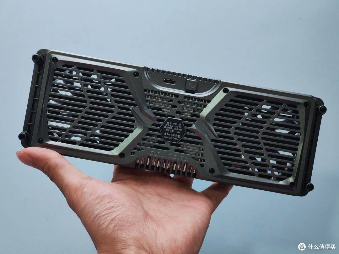 红魔半导体笔记本散热器:三核涡轮,半导体制冷,降温更快速!