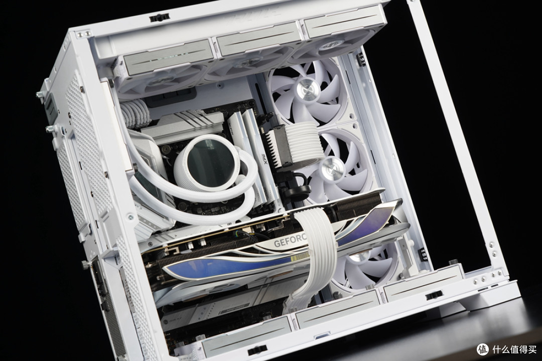 联力包豪斯 O11D EVO机箱＋ROG Z790吹雪+索泰 RTX4080 AMP打造的白色海景房主机