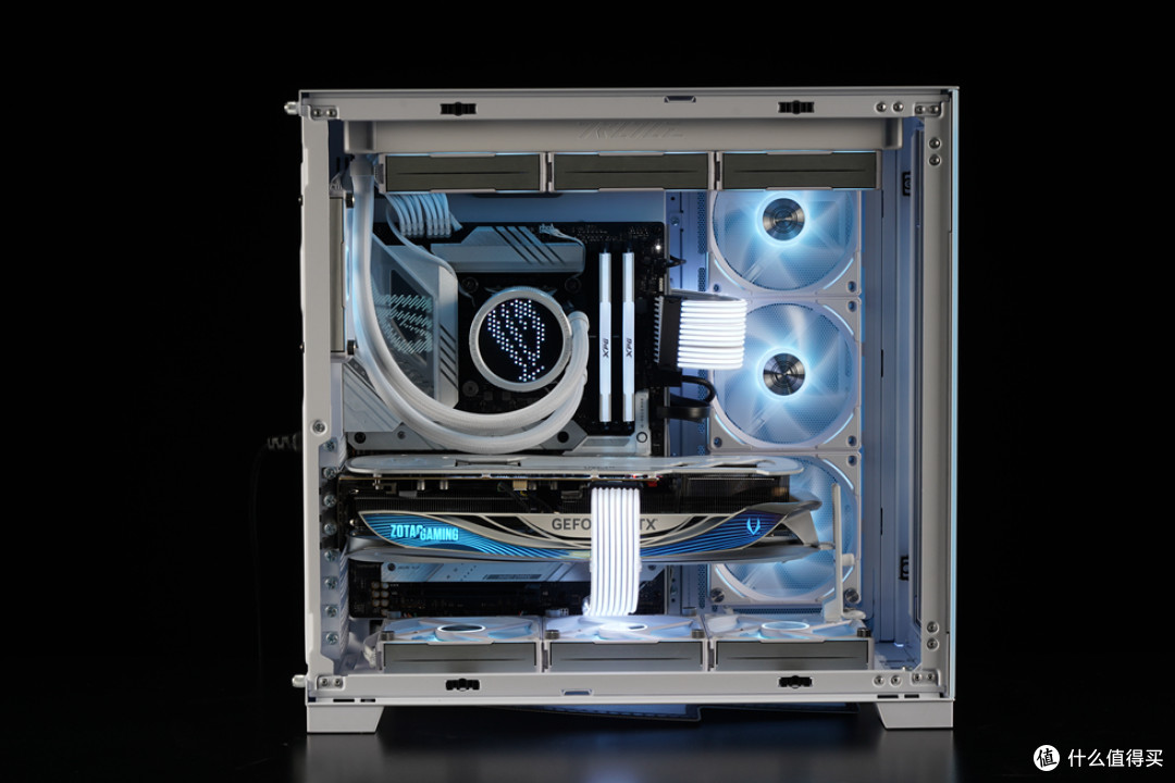 联力包豪斯 O11D EVO机箱＋ROG Z790吹雪+索泰 RTX4080 AMP打造的白色海景房主机