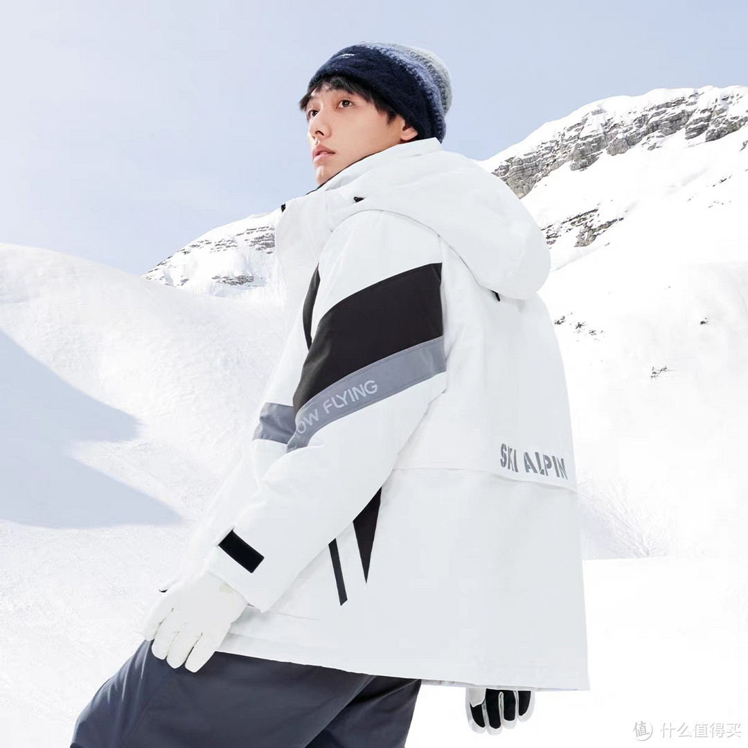 高峰滑雪雪中飞新款运动科技防护短款羽绒服，是一款为滑雪爱好者设计的高品质羽绒服。
