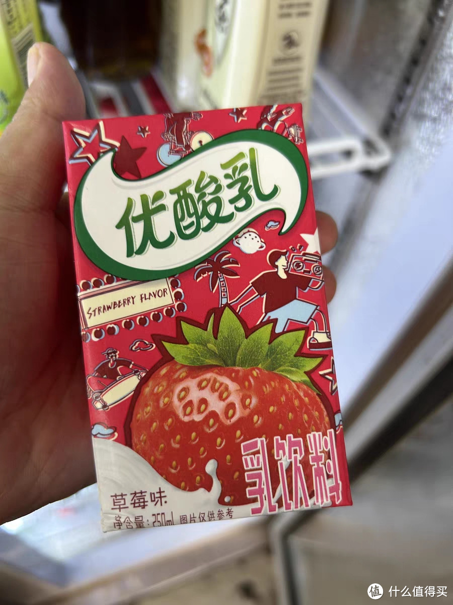 草莓牛奶：口感浓郁，味蕾享受