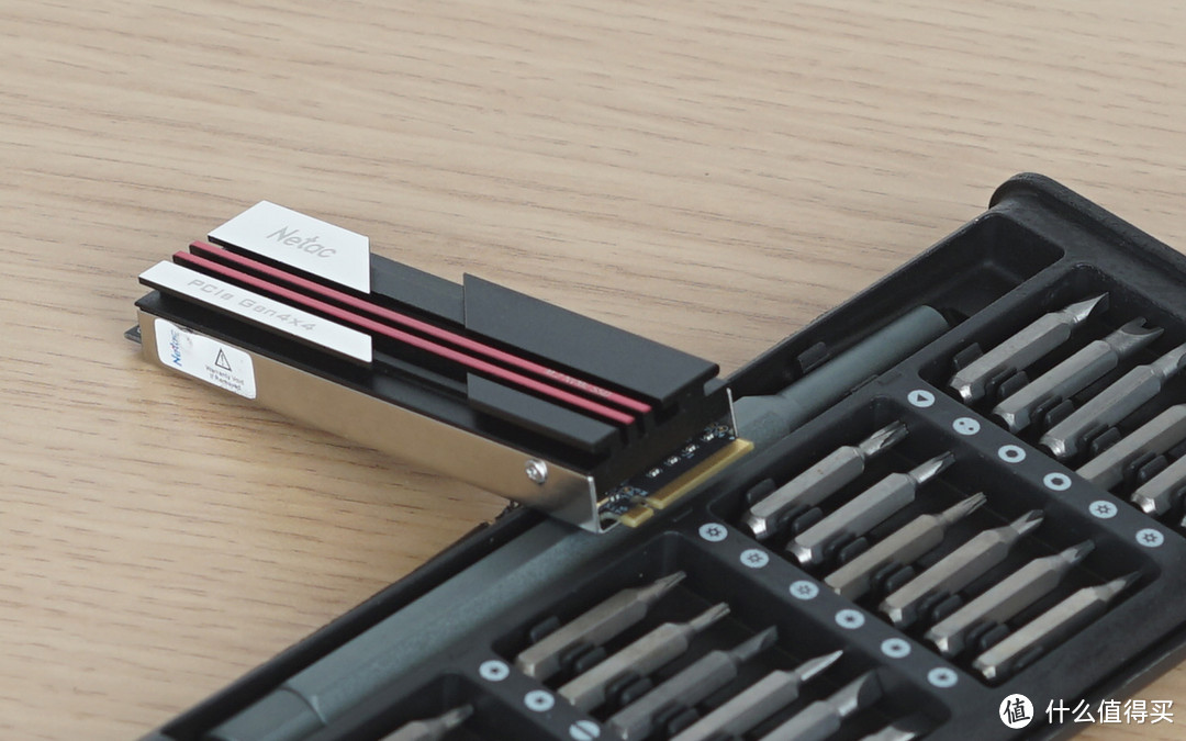 朗科NV7000 2TB固态硬盘：大容量与高性能并存，实测超出预期！