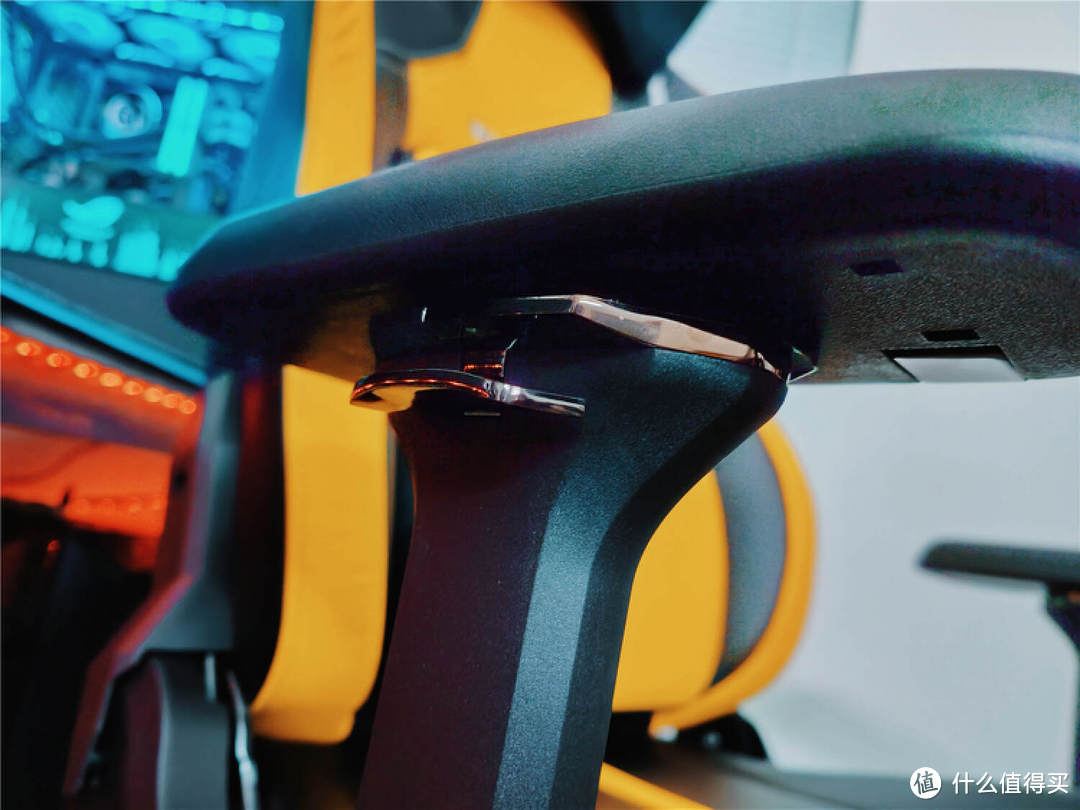 变体精灵灵动系列电竞椅评测：首创3D悬浮技术，卓越的舒适性！
