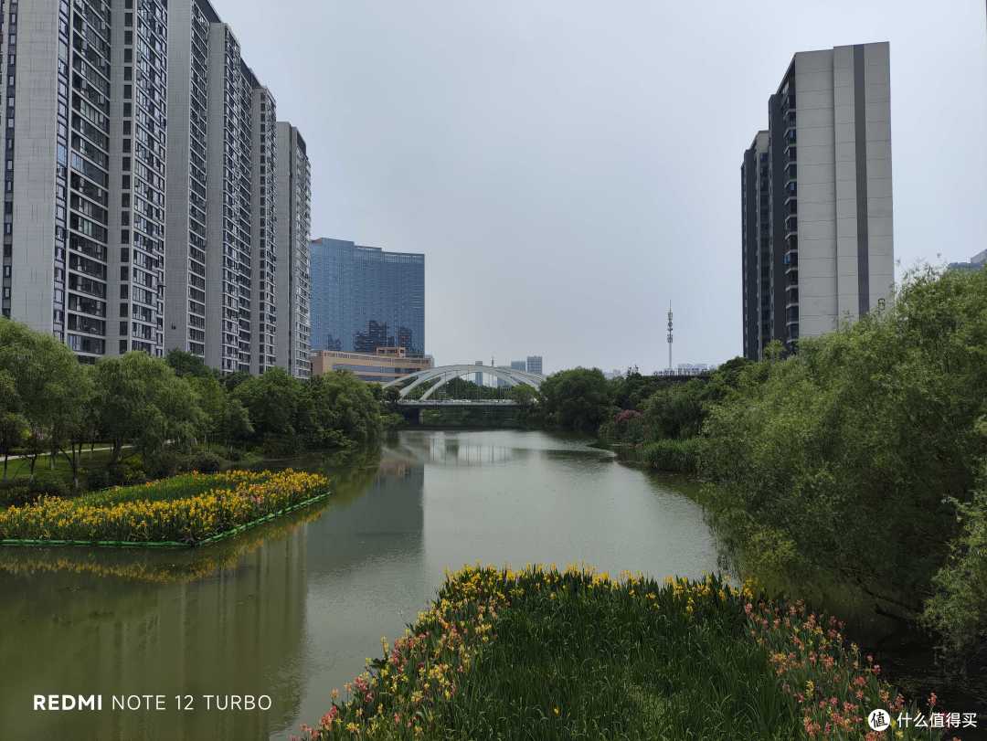 2000元爆款学生机,一加ACE 2V还是Redmi Note 12 Turbo?