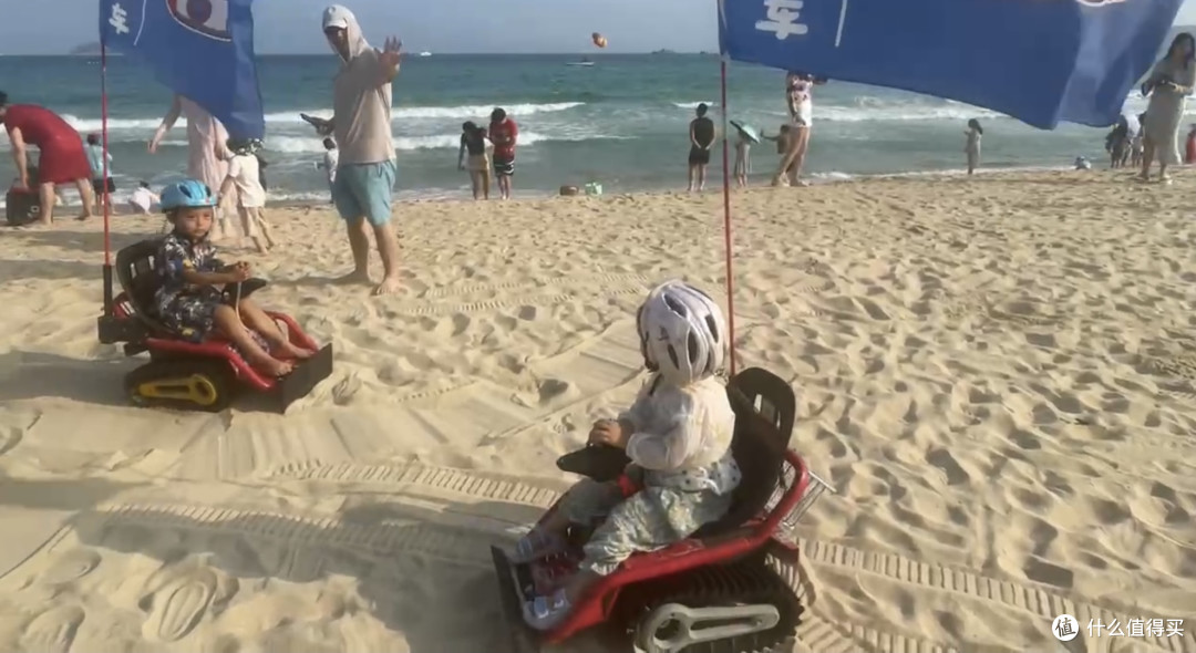 亲子夏日,带孩子去海边玩耍