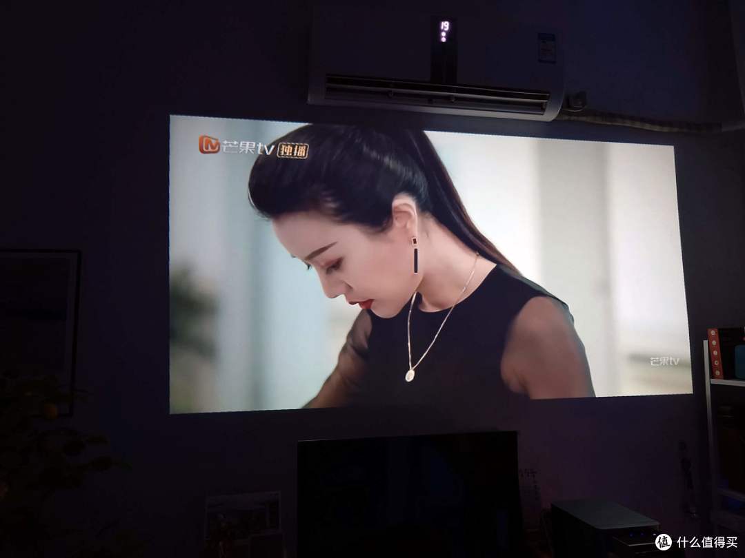 一款投影仪，解锁多种娱乐方式，AOC A1智能投影开启影音新时代！
