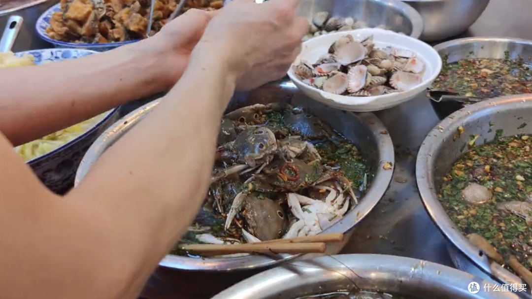 都是新鲜的海鲜生腌