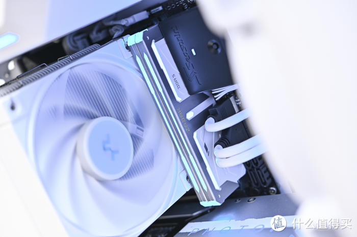 用蓝戟A750装台白色风冷ITX——ROG B760I+分形工艺Torrent Nano RGB装机展示