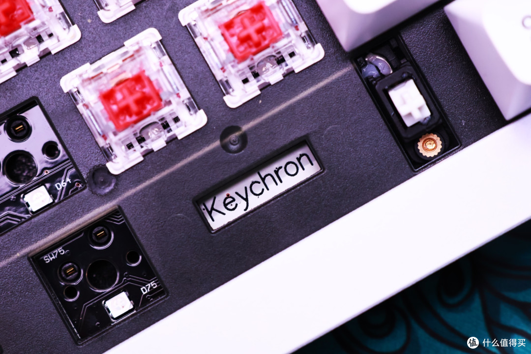 向客制化进军 Keychron Q1Pro铝坨坨键盘