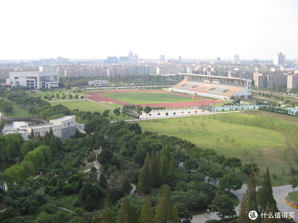 上海交通大学闵行校区思源湖边的记忆/湖边的风景/闵行校区的中心地带，绿树成荫，花草葱茏/高考加油