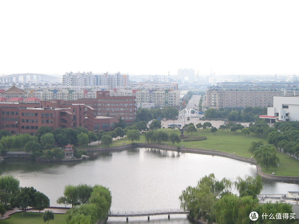 上海交通大学闵行校区思源湖边的记忆/湖边的风景/闵行校区的中心地带，绿树成荫，花草葱茏/高考加油