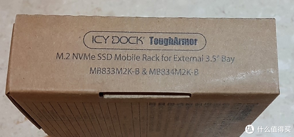 【开箱简测】ICY DOCK MB833M2K-B 单层NVMe SSD转3.5英寸硬盘抽取盒