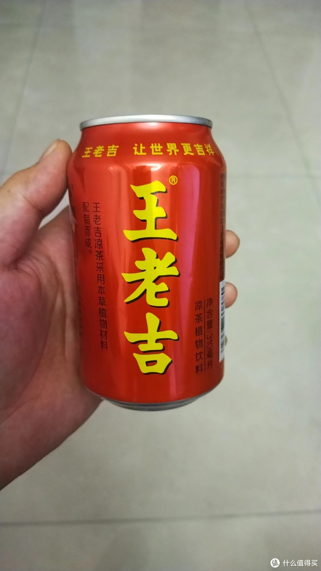 王老吉的醇厚凉茶，一款天然健康饮品，充满活力的味道。