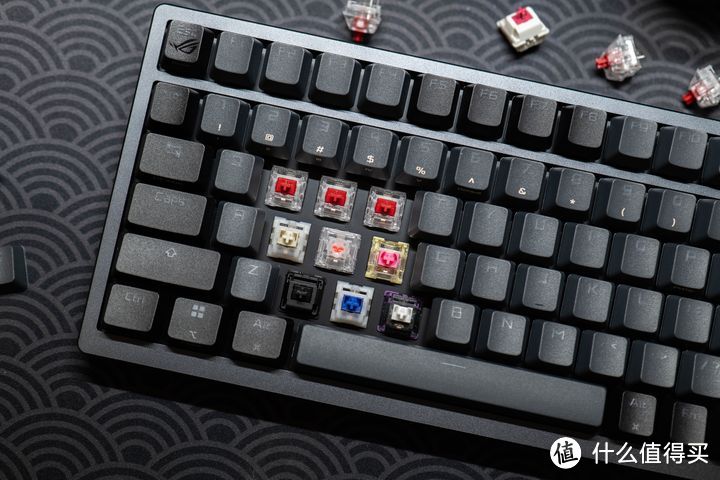 可能是ROG外设发展史中最重要的两款产品——ROG夜魔 键盘&ROG龙鳞ACE 鼠标