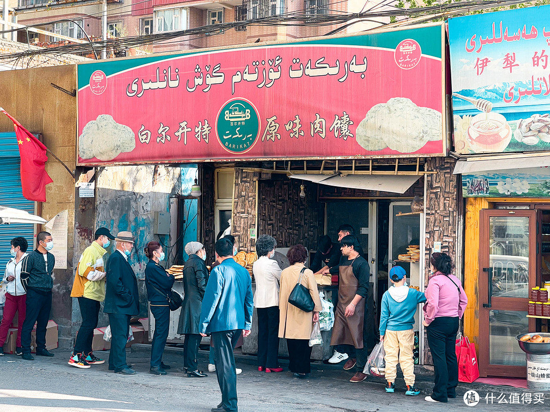 领馆巷的烤馕，本地人排长队