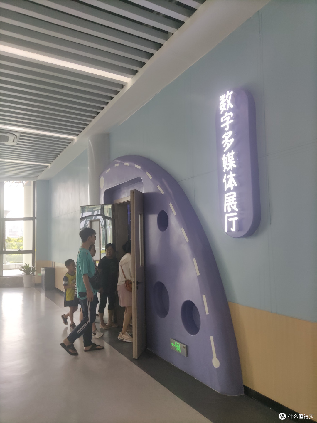 趁着孩子放假,带孩子去了儿童活动中心