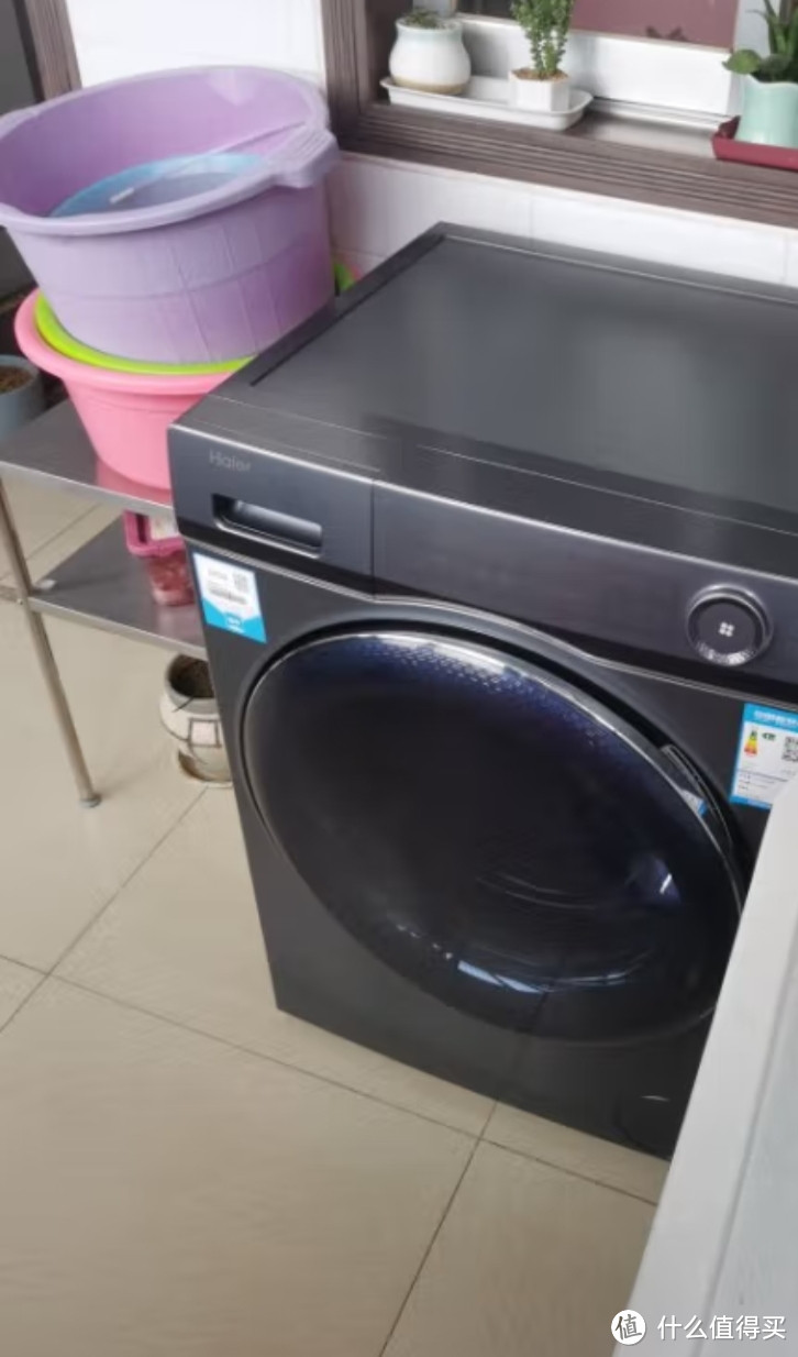   海尔推出的EG100MATESL6精华洗衣机，拥有10公斤大容量，适用于家庭中的大量洗涤需求