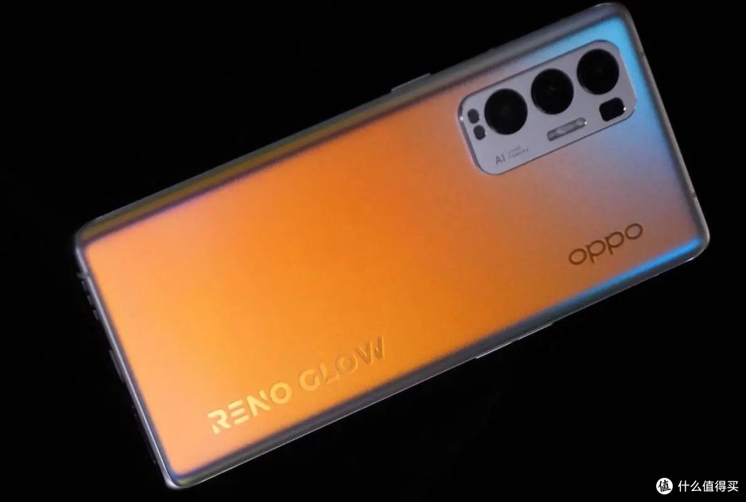 OPPO Reno5 Pro+:颜值高,手感好