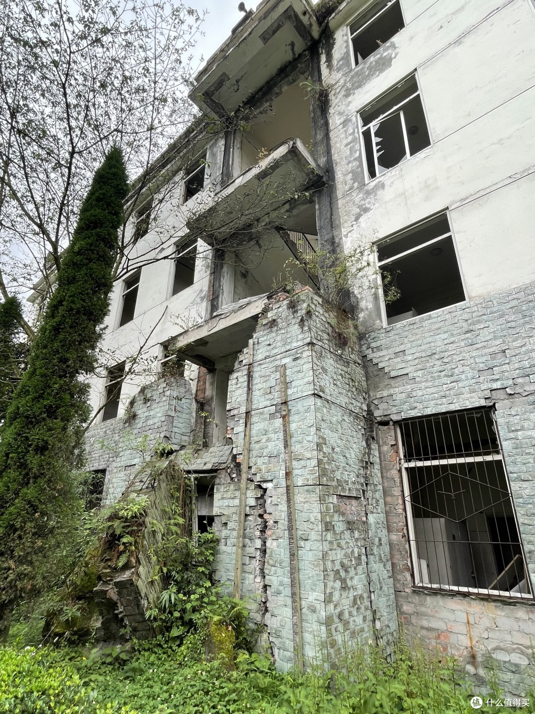 中年男人的独行日记：迷雾中的川西自驾，探寻九寨沟、黄龙之美。