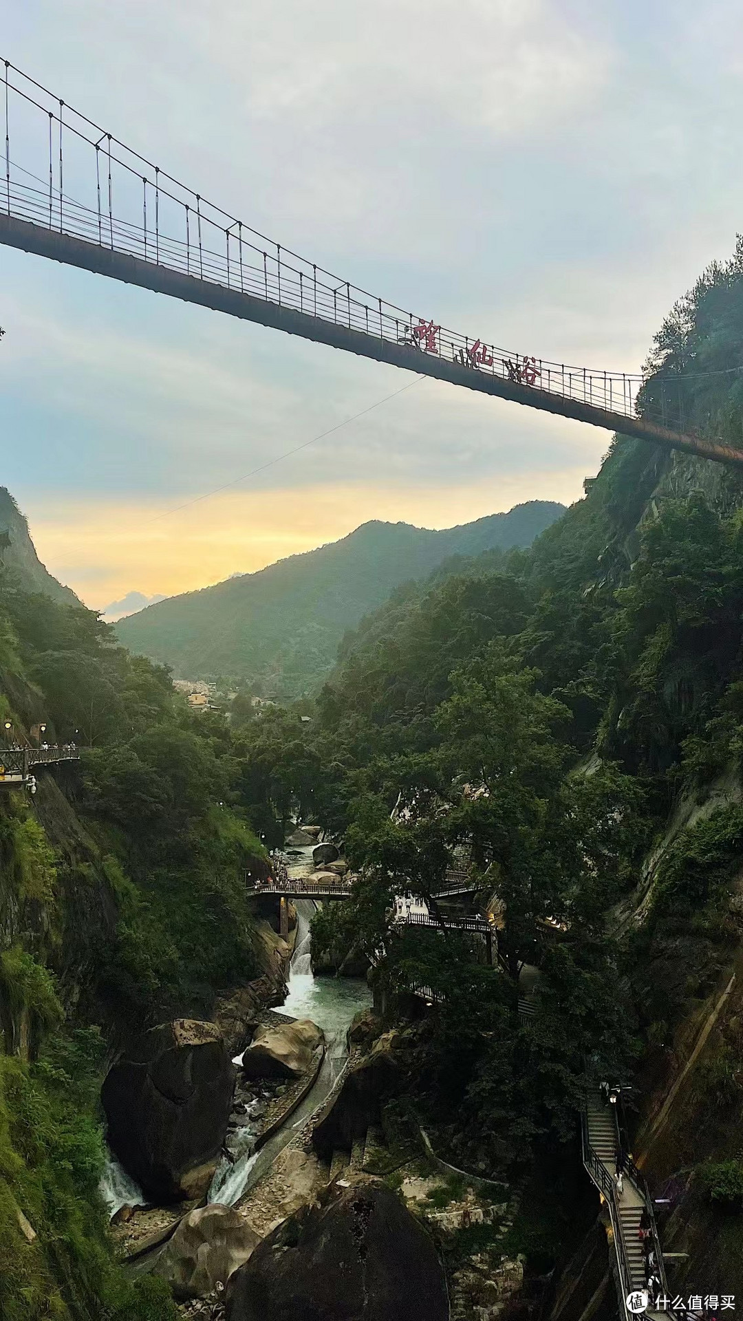 望仙霞谷小镇：追寻自然奇观的恬静之旅