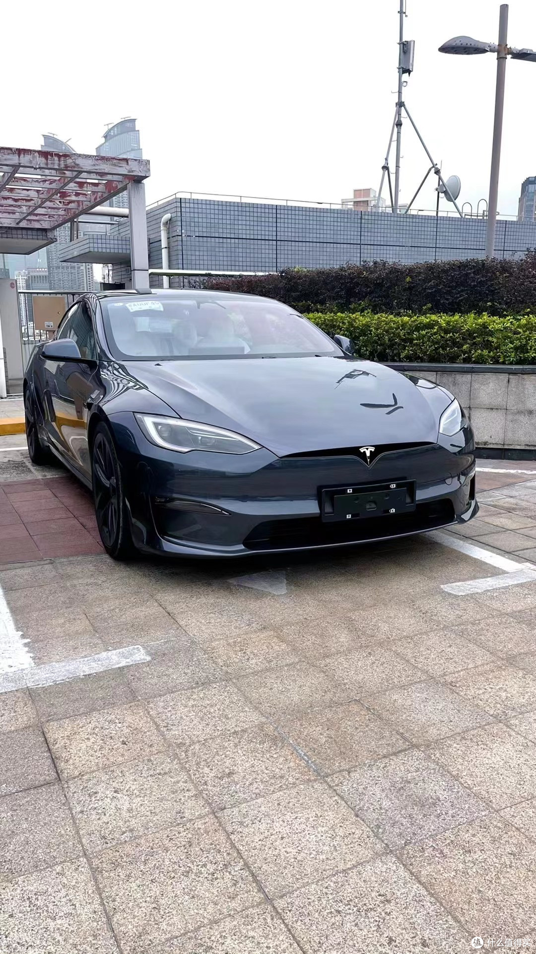 特斯拉modelsplaid是特斯拉公司推出的一款高性能电动轿车具有以下