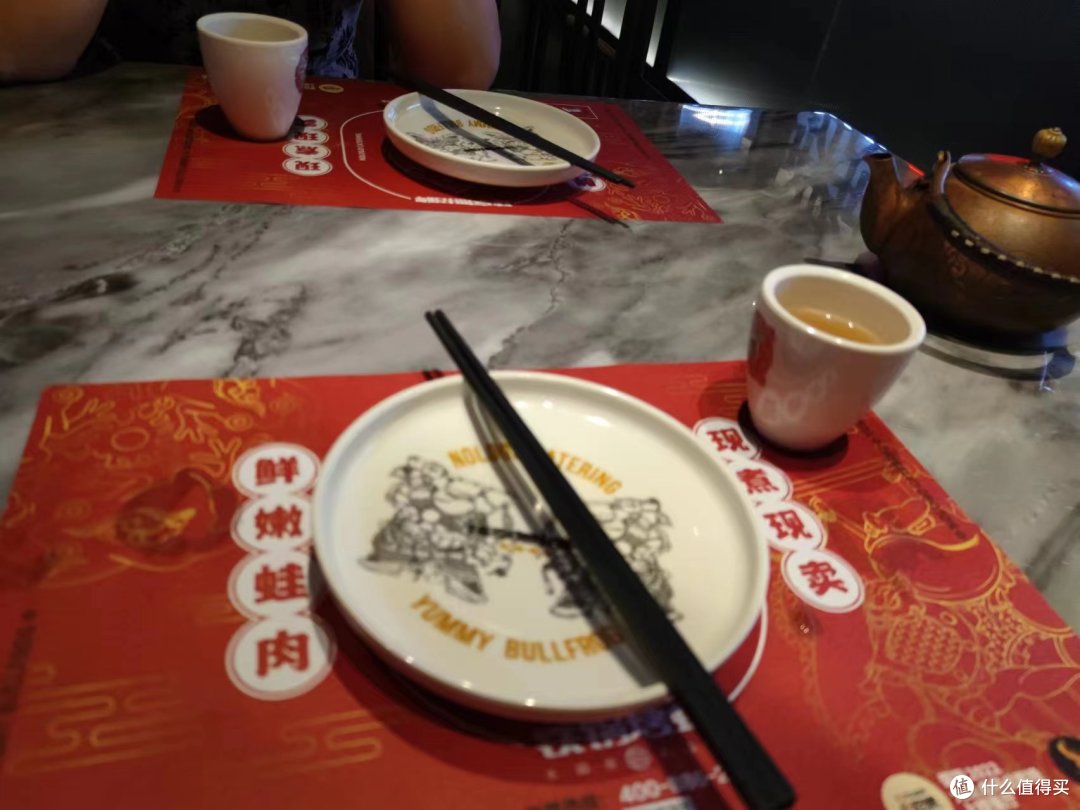 陪妈妈周六日吃个牛蛙锅