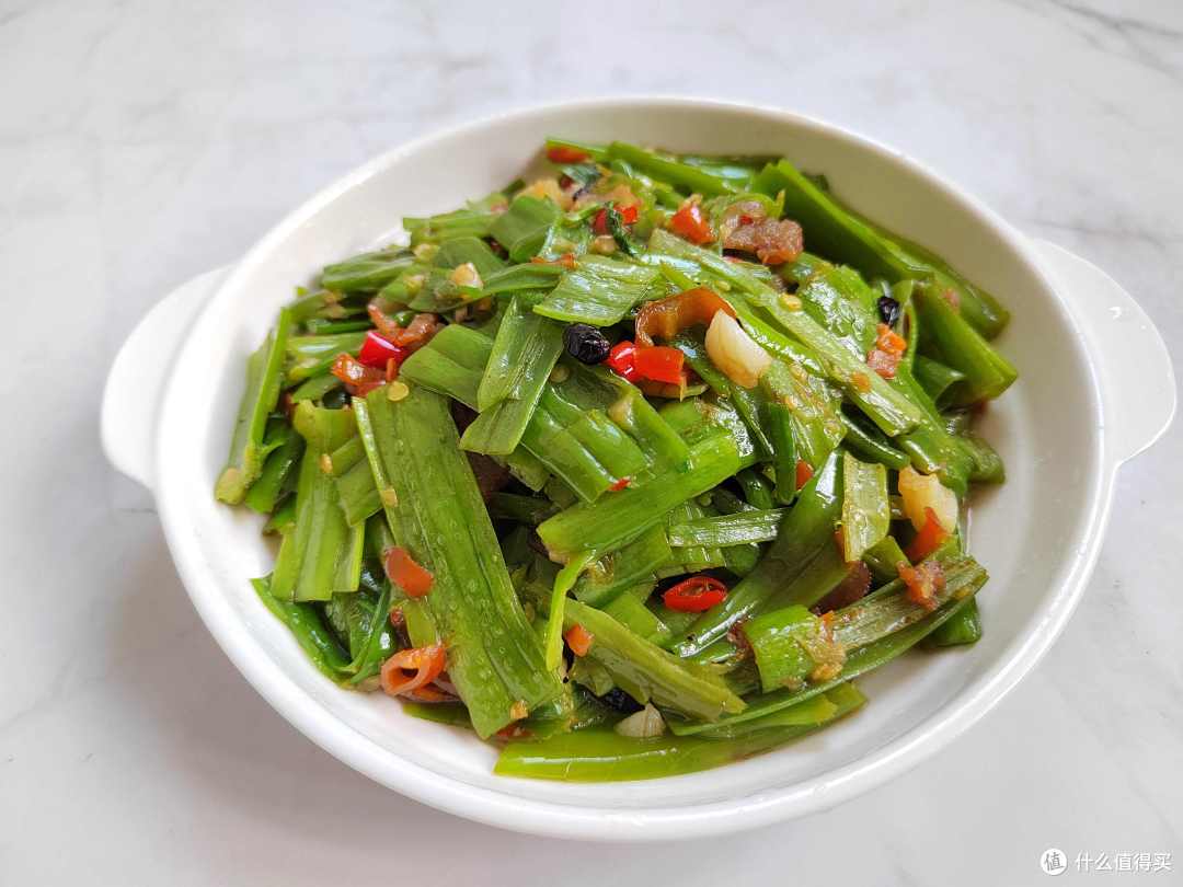 广东32岁独居女子晒午餐,发朋友圈火了,网友:3道菜真舍得