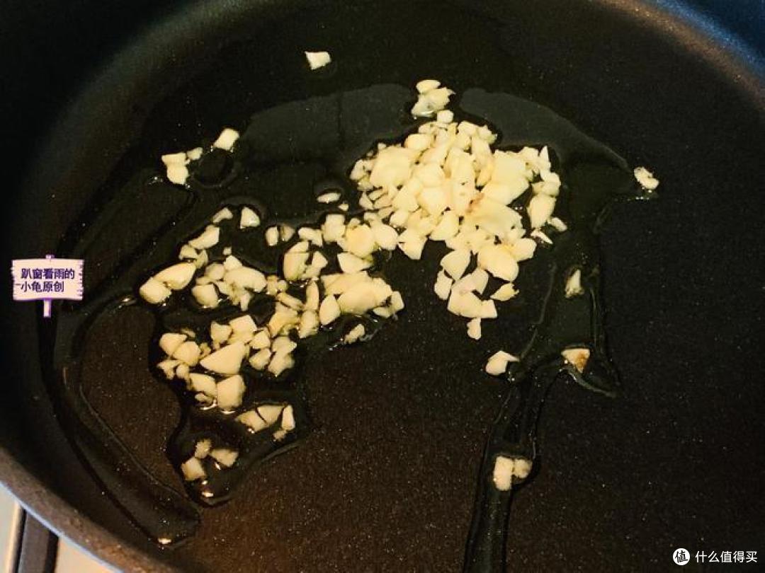 天热多吃这道平民菜,制作简单用油少,软嫩又鲜香,给肉都不换