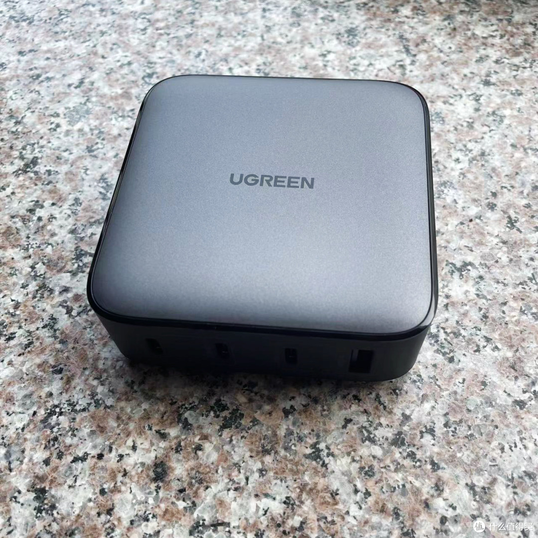 简洁的正面