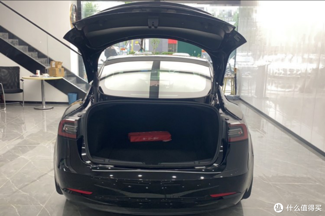 试驾特斯拉 Model 3：驶入未来的电动体验