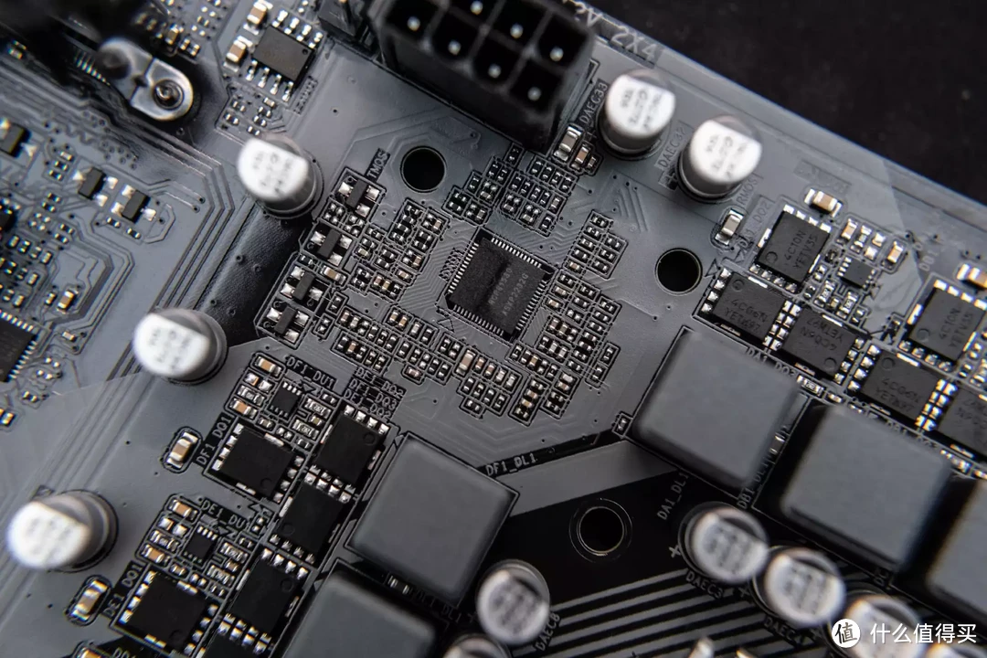 千元内性价比之选，堆料黑科技，技嘉魔鹰B760M DDR5主板评测