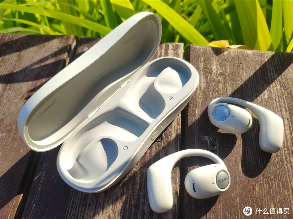 南卡OE PRO创新开放式耳机，0压0感，佩戴不止舒适，音质更胜一筹