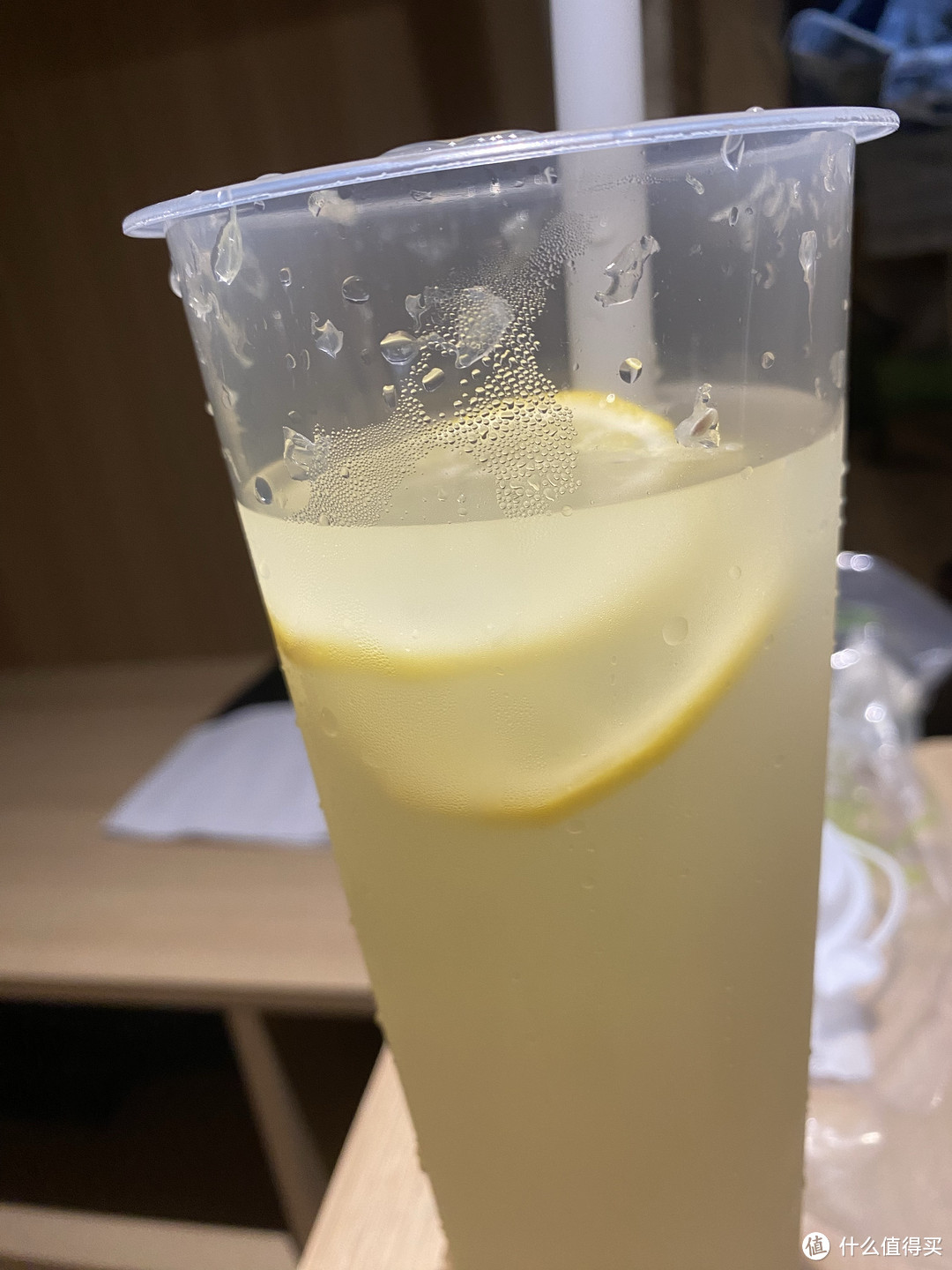 夏天最不可缺少的就是冰柠檬水
