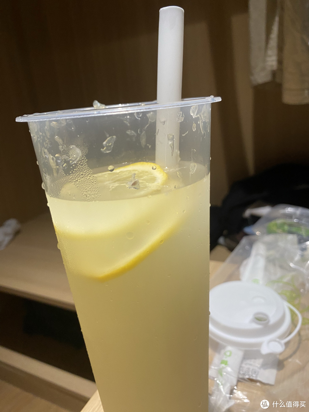 夏天最不可缺少的就是冰柠檬水