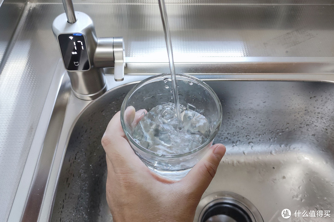 4 分钱/升的净水成本,大屏智显龙头,米家净水器400G新鲜无陈水
