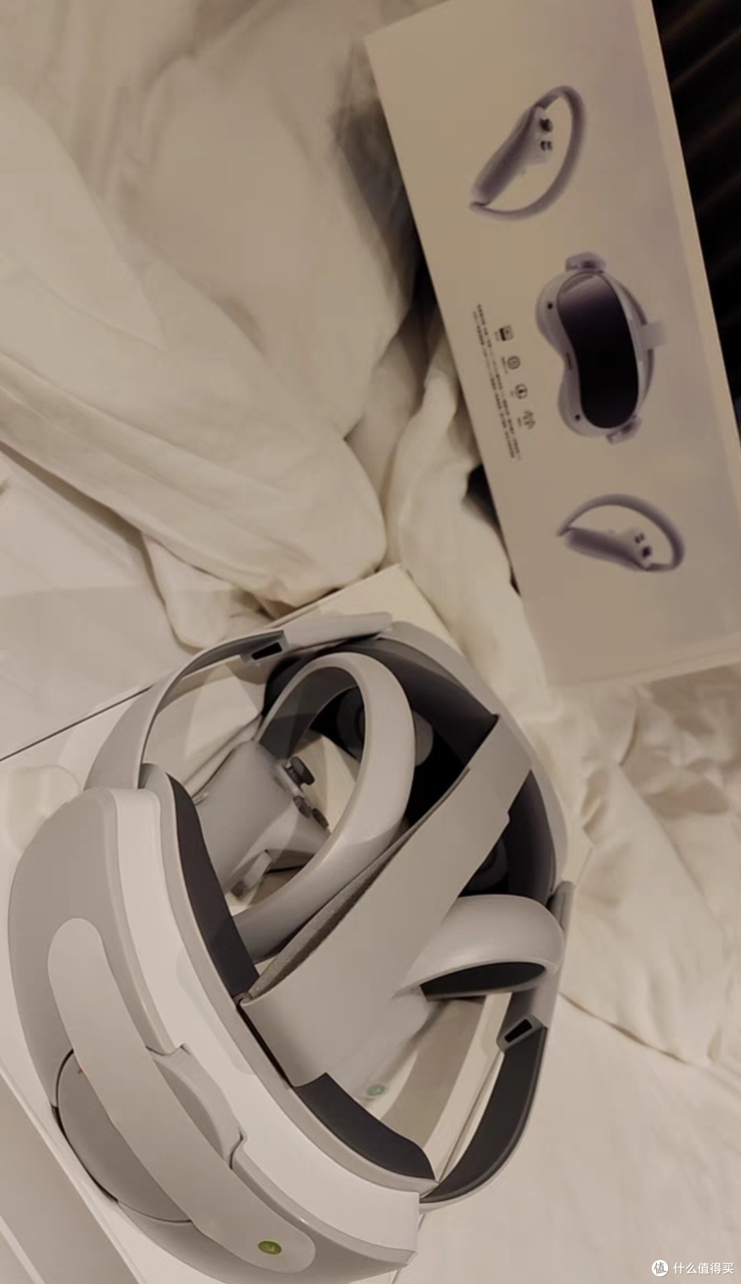 这款pico4 vr一体机，体验感非常不错的一款一体机，科技感十足，质量非常好，非常好玩，推荐！