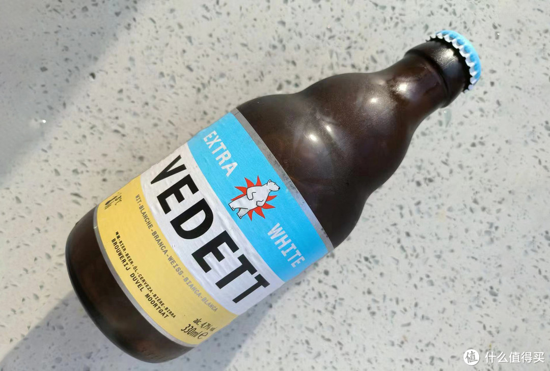 适合夏日畅饮的精酿啤酒,白熊Vedett,约上三五好友,来一场微醺体验。