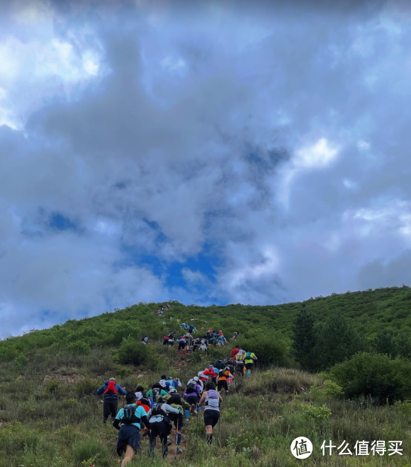这个夏日,从超长距离越野跑中,糖类补给的重要性来谈一谈这款“硅基能量小白贴”