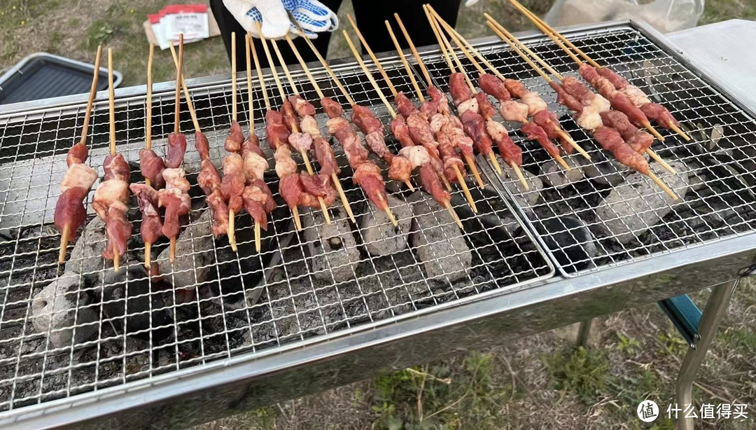 夏日美食，必须吃顿烧烤，小饼卷羊肉串