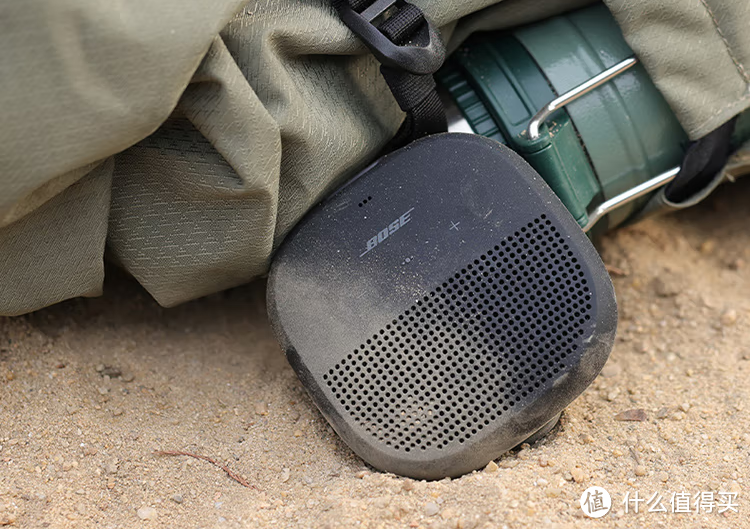 非常小巧的便携蓝牙音箱，Bose SoundLink Micro~