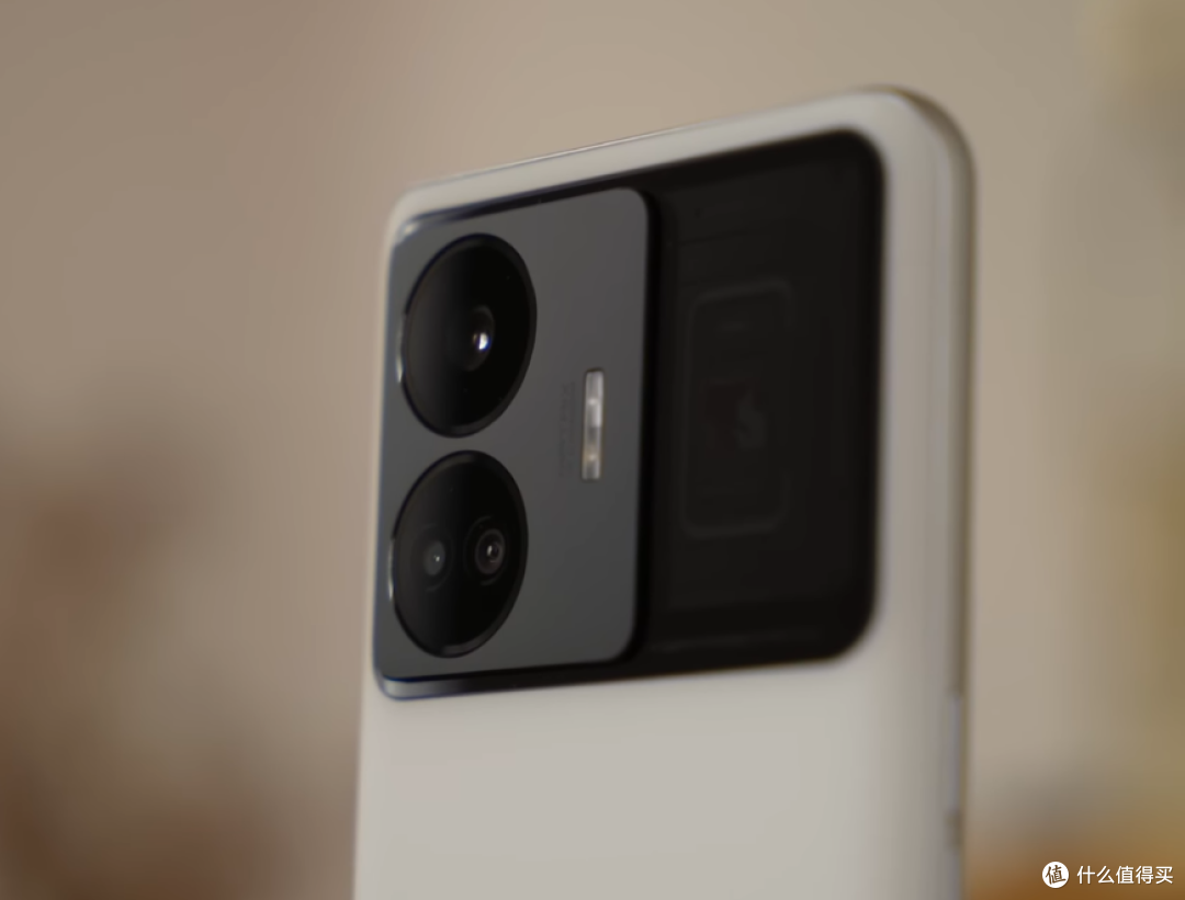 上市五个月跌到2689元,16GB+240W+IMX890,从旗舰价跌到中端价
