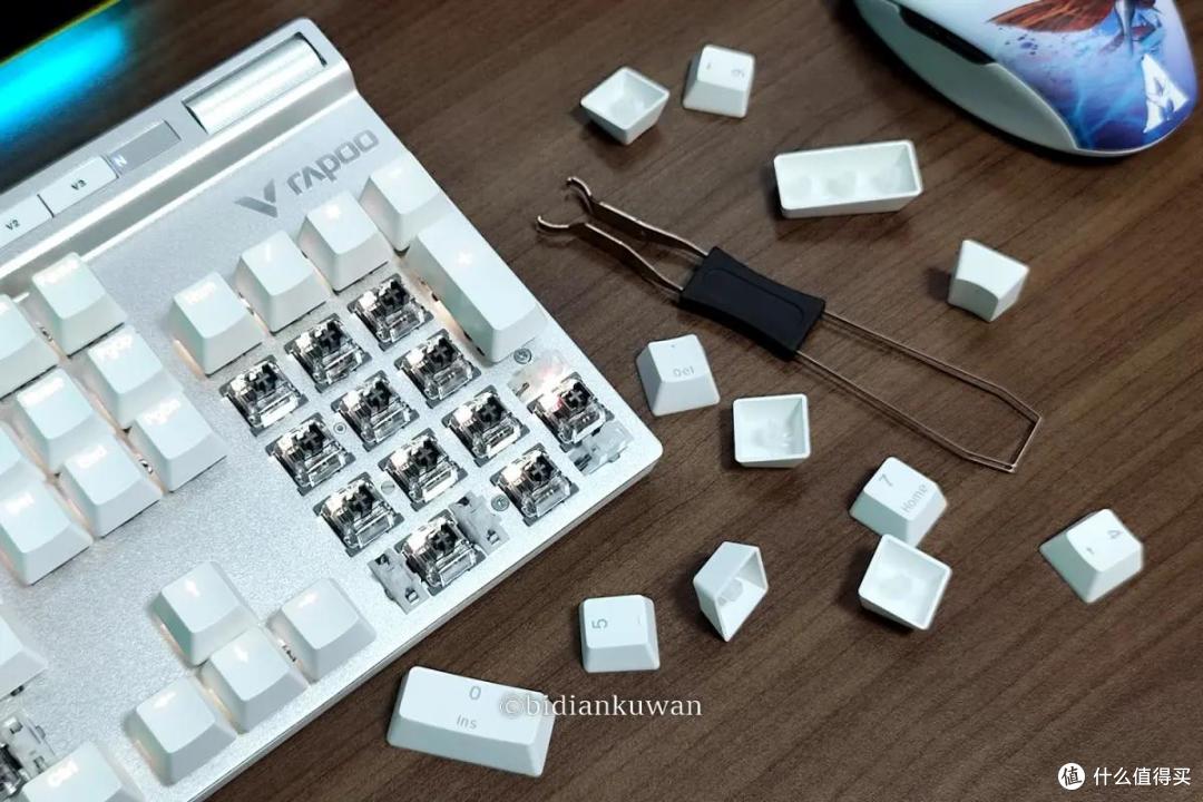 300块玩转幻彩客制化!104键热插拔RGB:雷柏V700DIY机械键盘亲测