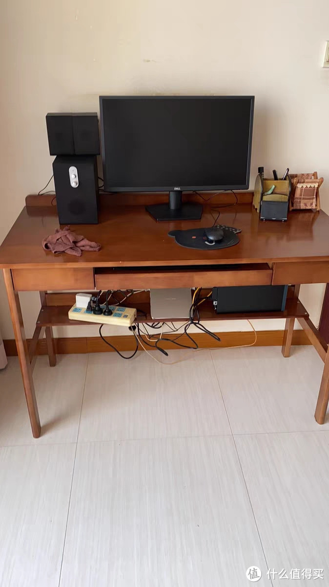 实木电脑桌：品质生活的选择