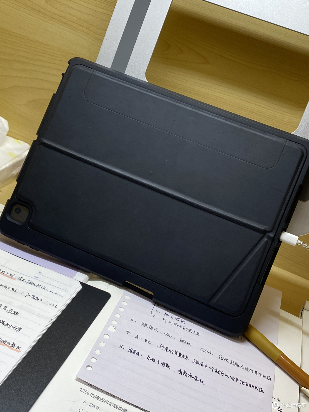 现在还在坚持用iPhone 11跟iPad第九代的举手