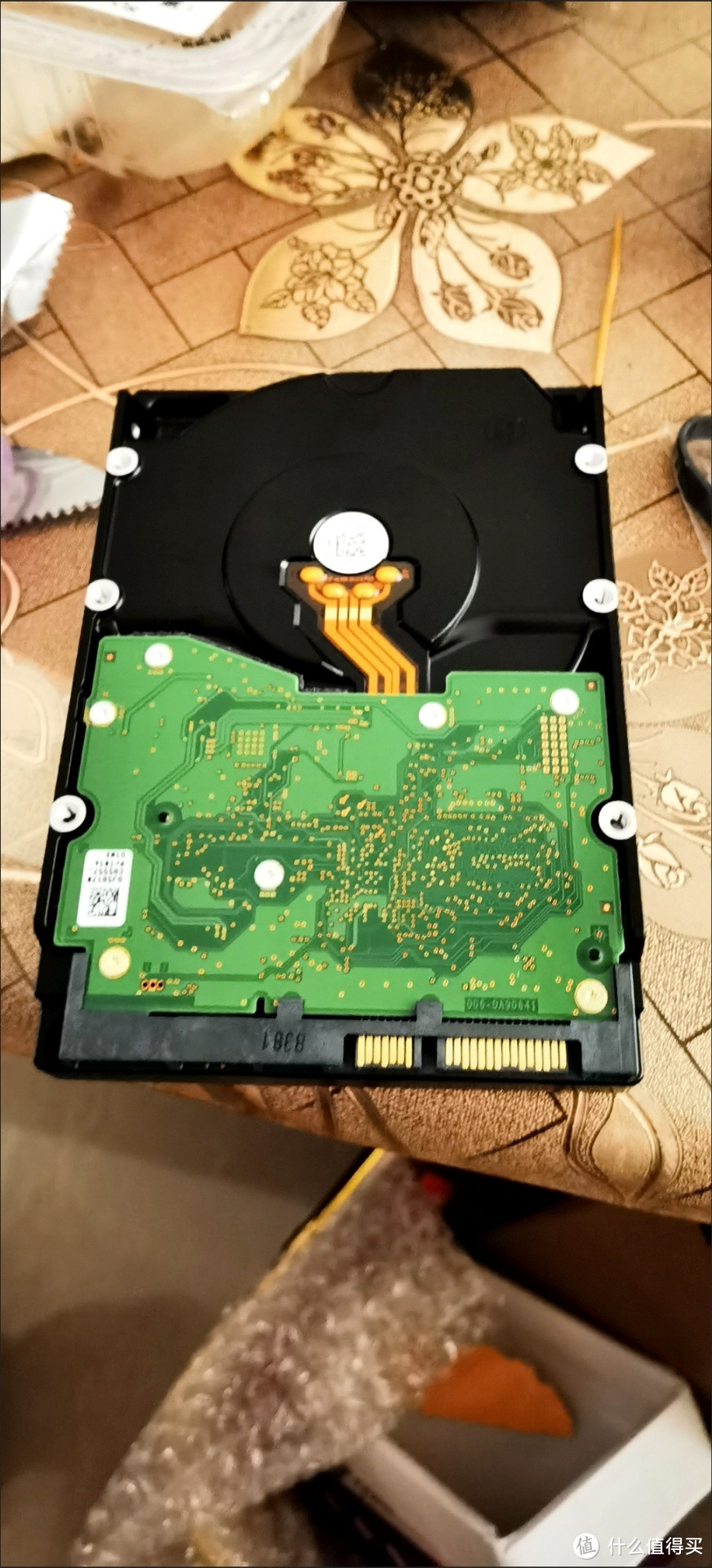 这个希捷硬盘好用,比旁边的西数薄,温度低,用在监控录像机上很好。