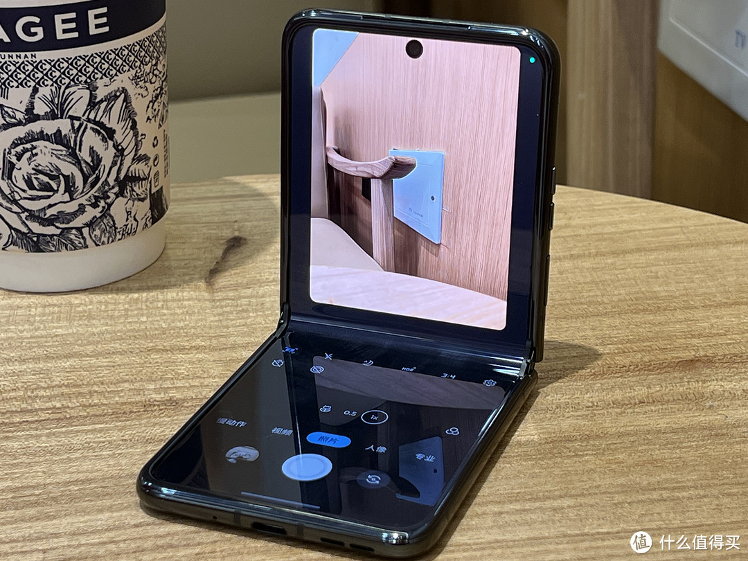 竖折外屏最优解?moto razr 40 Ultra评测报告