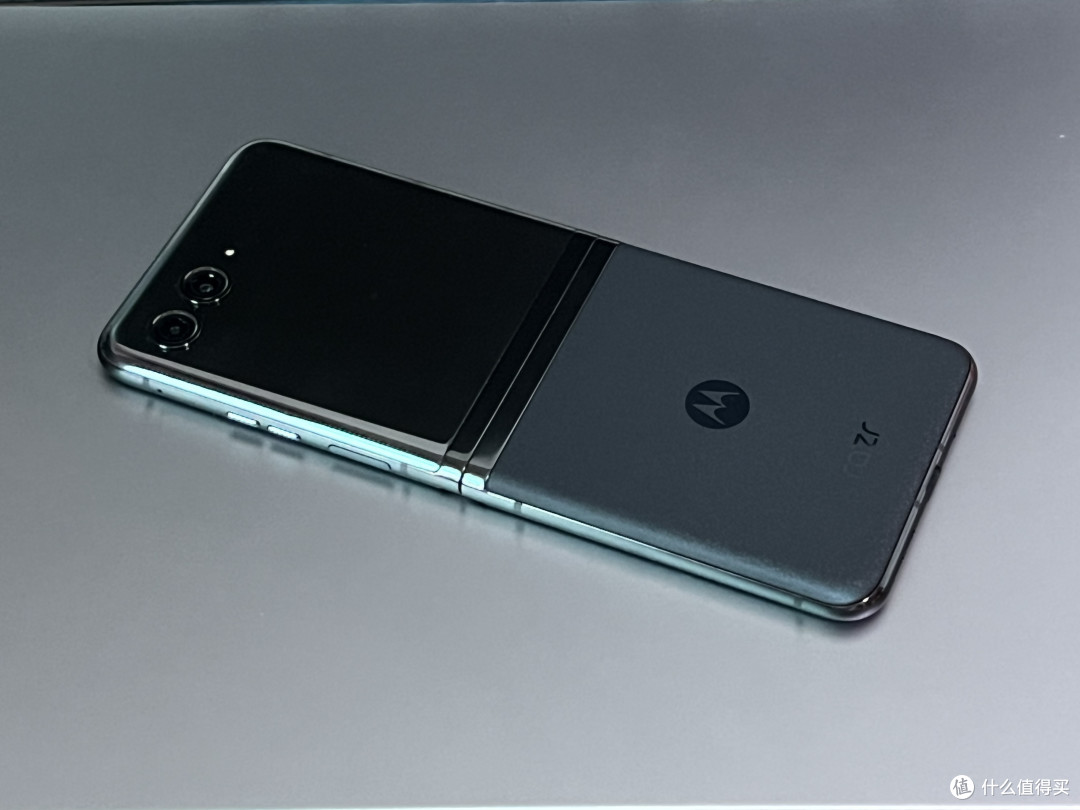 竖折外屏最优解?moto razr 40 Ultra评测报告